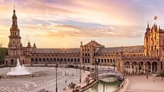 Μνημειώδης Plaza de España στη Σεβίλλη
