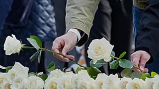 Lors de la cérémonie de commémoration marquant le 10e anniversaire des attentats de Bruxelles de 2016, dans le quartier européen de Bruxelles, dimanche 22 mars 2026.