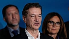 Il primo ministro in carica Robert Golob si rivolge ai media dopo che il suo movimento "Svoboda" ha ottenuto la maggioranza dei voti alle elezioni, a Lubiana, Slovenia, domenica 22 marzo 2026.