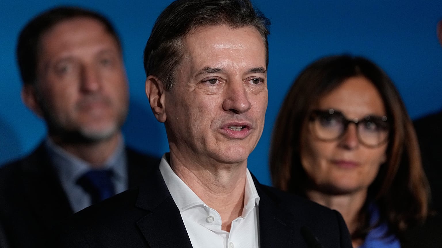 Ministerpräsident Robert Golob hat mit seiner Partei knapp gewonnen, aber die Regierungsmehrheit verloren 