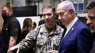 برد کوپر، فرمانده فرماندهی مرکزی ایالات متحده میزبان بنیامین نتانیاهو در مرکز هماهنگی نظامی-غیرنظامی (CMCC) در اسرائیل، اکتبر ۲۰۲۵