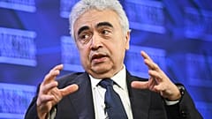 Fatih Birol, Chef der Internationalen Energieagentur, spricht im National Press Club in Canberra, Australien, am 23. März 2026.