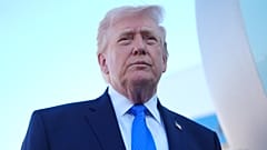 Prezydent Donald Trump przed wejściem na pokład Air Force One, 23 marca 2026 r.