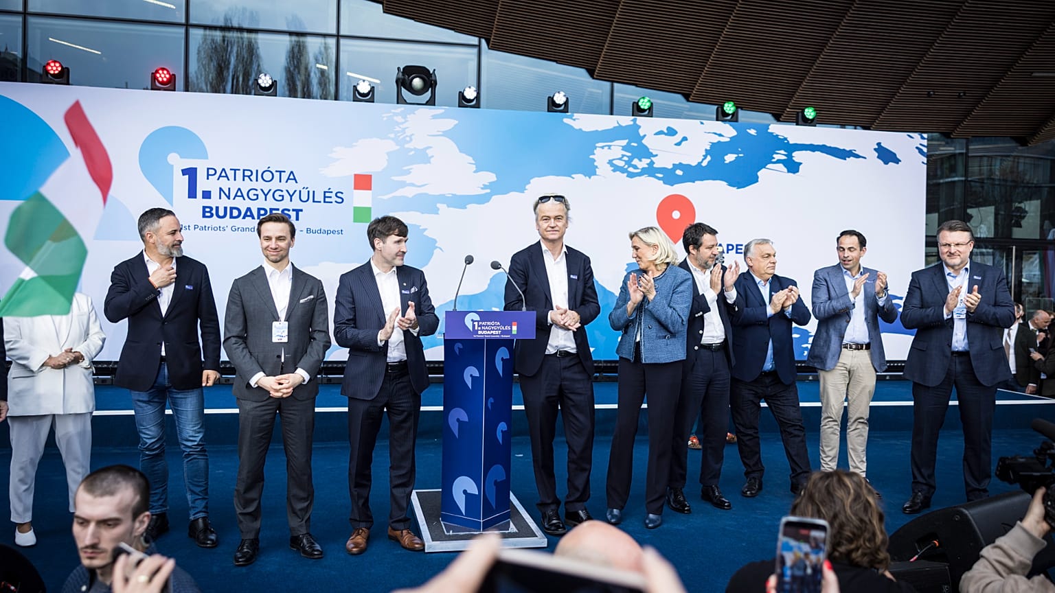 Patrióták munka közben