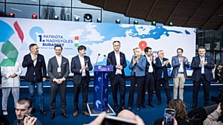 Patrióták munka közben