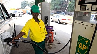 Nigéria : la hausse des prix du carburant frappe les habitants de Lagos