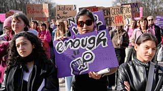 Frauen fordern mehr Sicherheit im Netz durch neue Gesetze gegen Deepfakes. (Symbolbild)