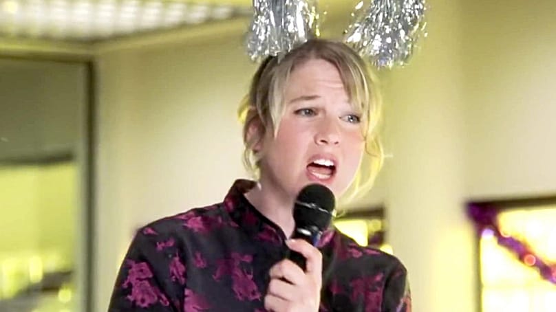 Renée Zellweger drunkenly belts 'Without You' in 'Bridget Jones's Diary'