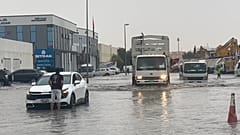 Heftiger Regen und Gewitter ziehen über Teile der Golfstaaten