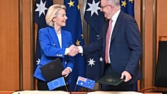 Avrupa Komisyonu Başkanı Ursula von der Leyen ve Avustralya Başbakanı Anthony Albanese, Canberra’daki Parlamento Binası’nda anlaşmayı imzaladıktan sonra / 24 Mart 2026 Salı