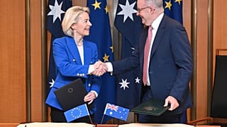 Avrupa Komisyonu Başkanı Ursula von der Leyen ve Avustralya Başbakanı Anthony Albanese, Canberra’daki Parlamento Binası’nda anlaşmayı imzaladıktan sonra / 24 Mart 2026 Salı