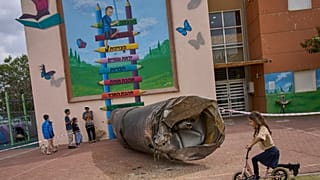 Обломок иранской ракеты в Израиле