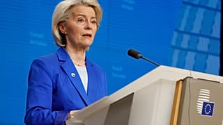 رئيسة المفوضية الأوروبية أورسولا فون دير لاين تتحدث خلال مؤتمر صحفي عقب اختتام قمة الاتحاد الأوروبي في بروكسل، الجمعة، 20 مارس 2026