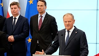 Tusk während einer Pressekonferenz zur Bekanntgabe von Umbesetzungen in seiner Regierung, 23. Juli 2025, in Warschau
