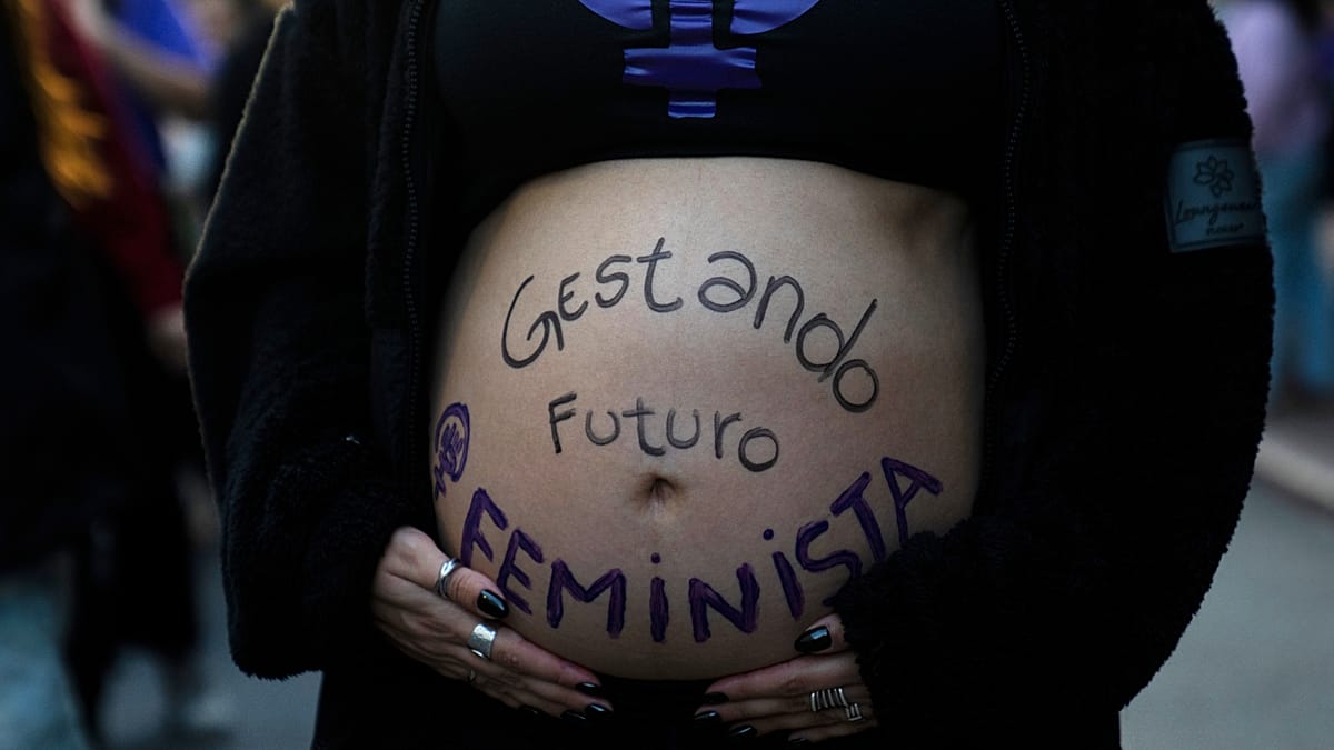 Cada vez mais partos programados: em Espanha, bebés quase não nascem aos feriados e fins de semana