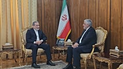 محمد رضا رؤوف شيباني، السفير الإيراني لدى لبنان، يلتقي بوزير الخارجية عباس عراقجي قبيل توجهه إلى بيروت.