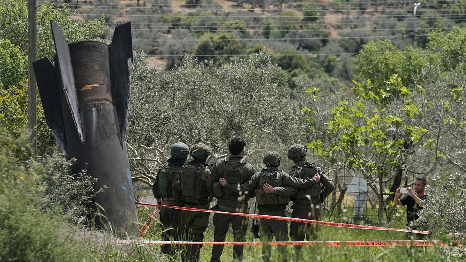 بقایای موشک ایرانی شلیک شده به اسرائیل