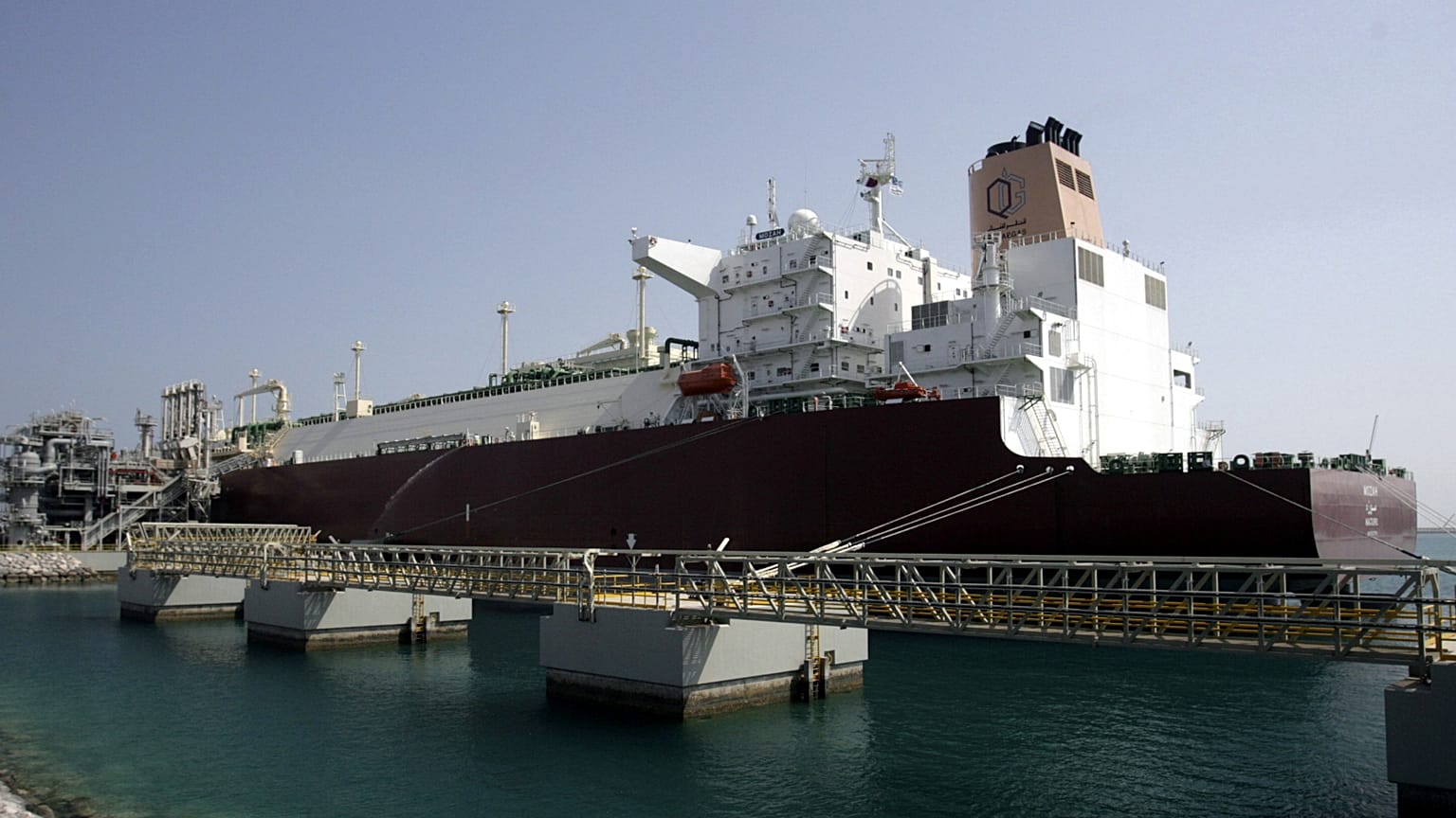 Archivio - La nave metaniera Mozah nel 2009 al porto di Ras Laffan in Qatar