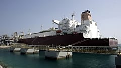Archivio - La nave metaniera Mozah nel 2009 al porto di Ras Laffan in Qatar
