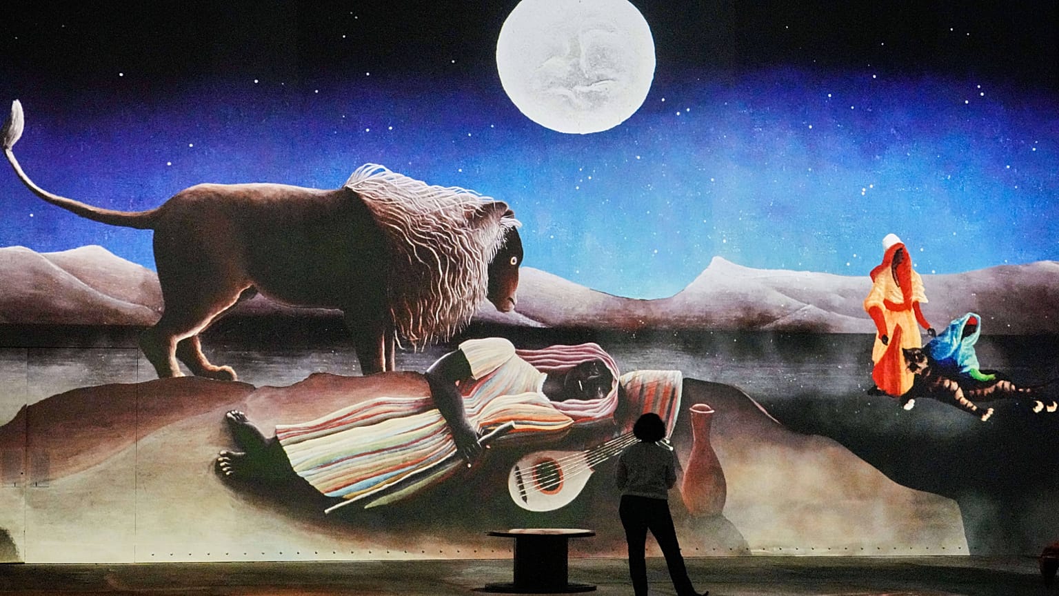 Des visiteurs découvrent une exposition d'art numérique immersive consacrée au peintre naïf français Henri Rousseau, à Dortmund, le mardi 30 septembre 2025.