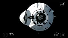 ARCHIV: Auf diesem von der NASA bereitgestellten Video nähert sich eine SpaceX-Dragon-Kapsel mit Astronauten der Internationalen Raumstation zur Kopplung am 14. Februar 2026.