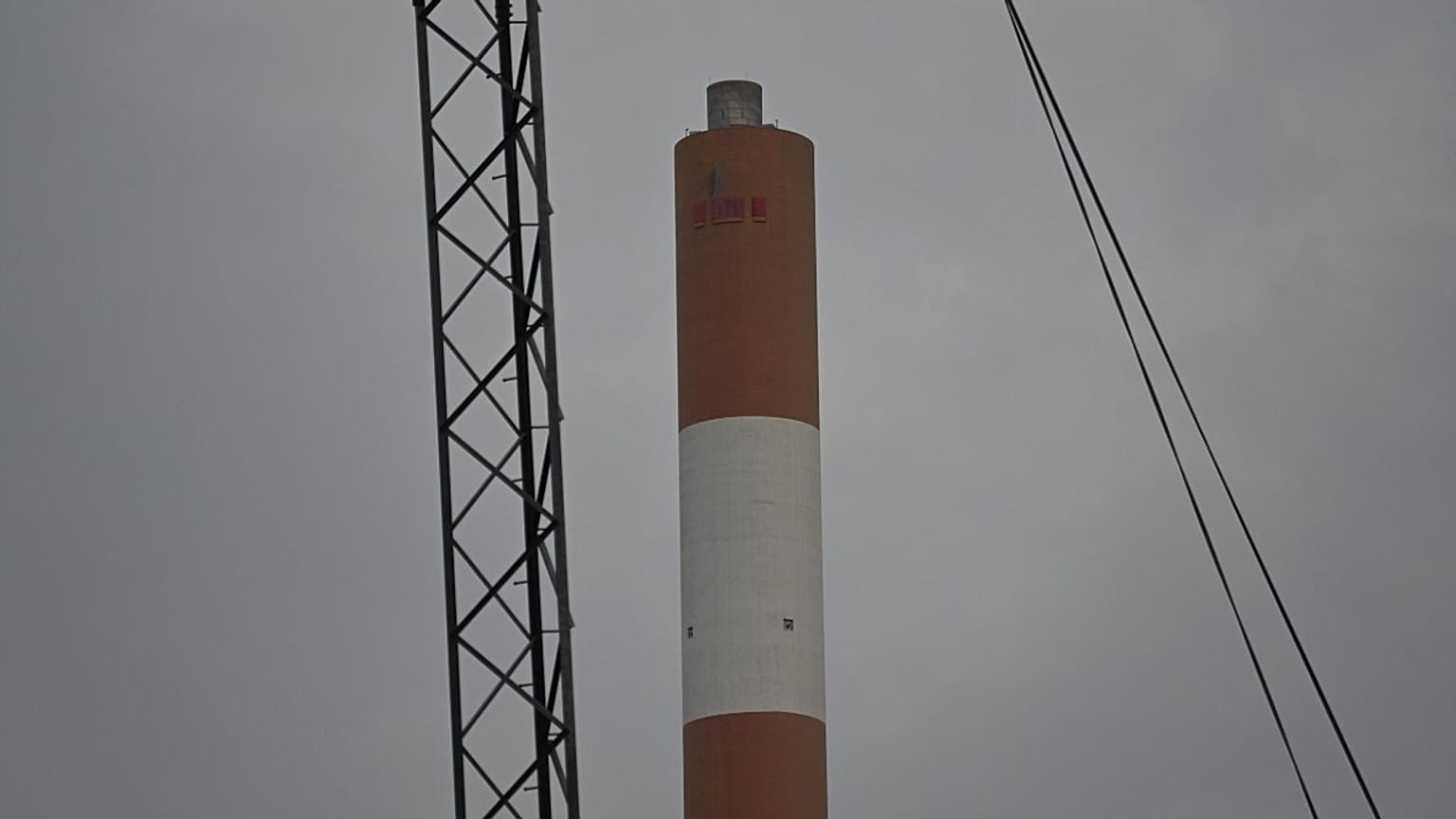 Поврежденная труба Аувереской электростанции