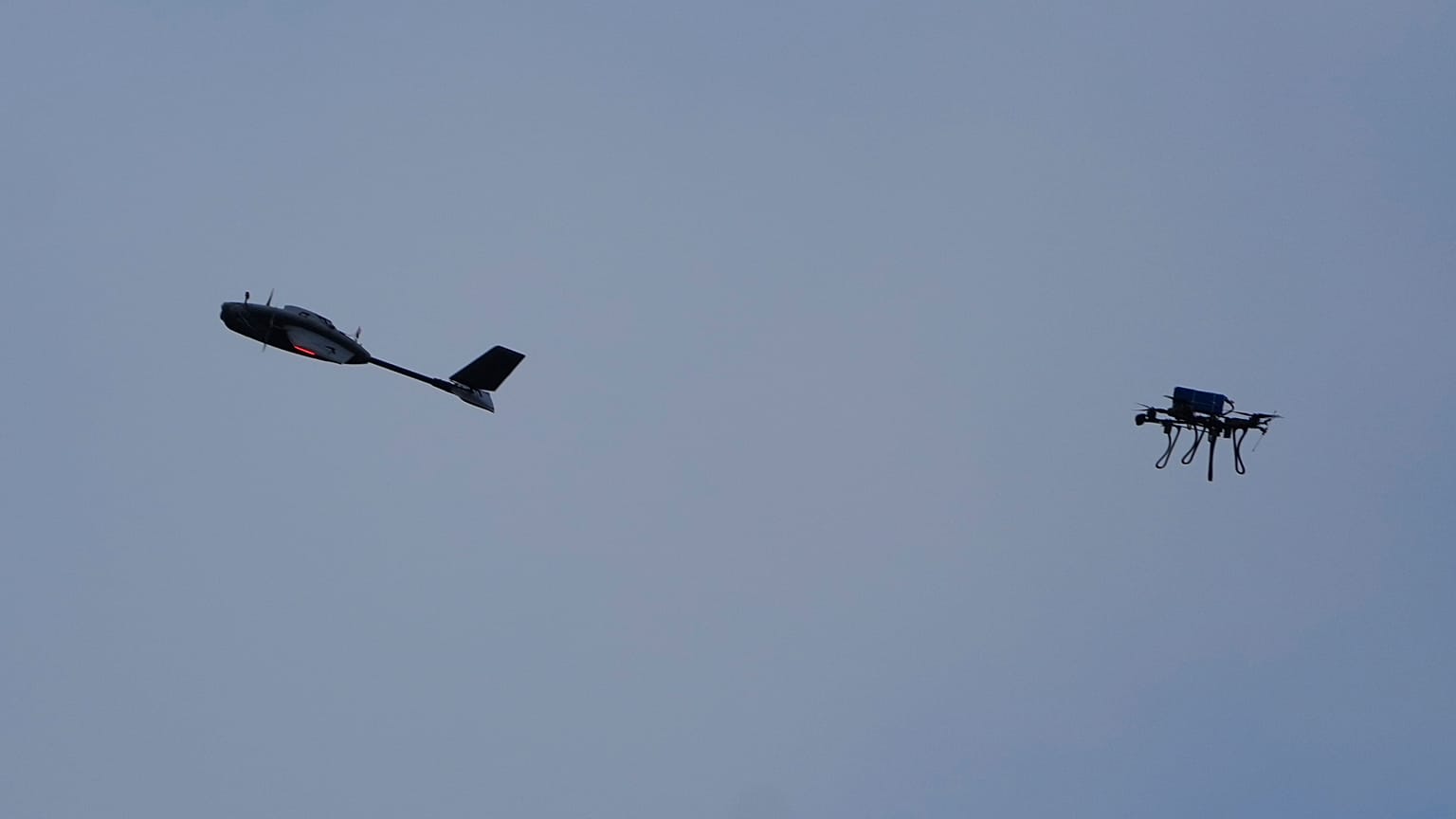 Autoridades afirmam que drones provenientes do espaço aéreo russo atingiram território da Estónia e da Letónia.