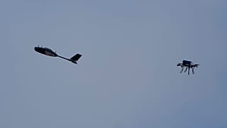 Autoridades afirmam que drones provenientes do espaço aéreo russo atingiram território da Estónia e da Letónia.