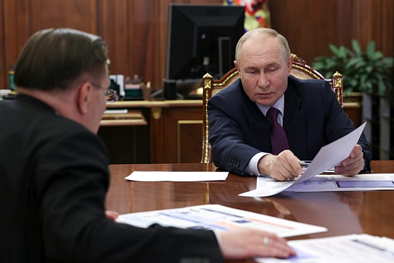 Rosatom-Chef Alexej Lichatschow bei einem Treffen mit Russlands Präsident Wladimir Putin im Kreml in Moskau am 15. Oktober 2024.