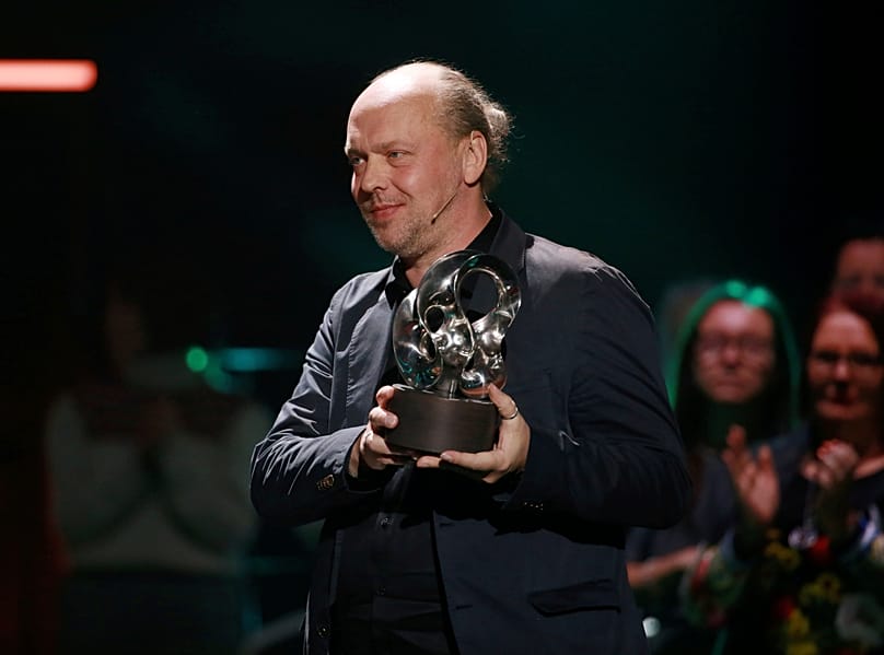 Vladimir Slivyak bei der Verleihung des Right Livelihood Award 2021 in Stockholm, wo er für seinen Einsatz gegen die Kohle- und Atomindustrie in Russland geehrt wurde.