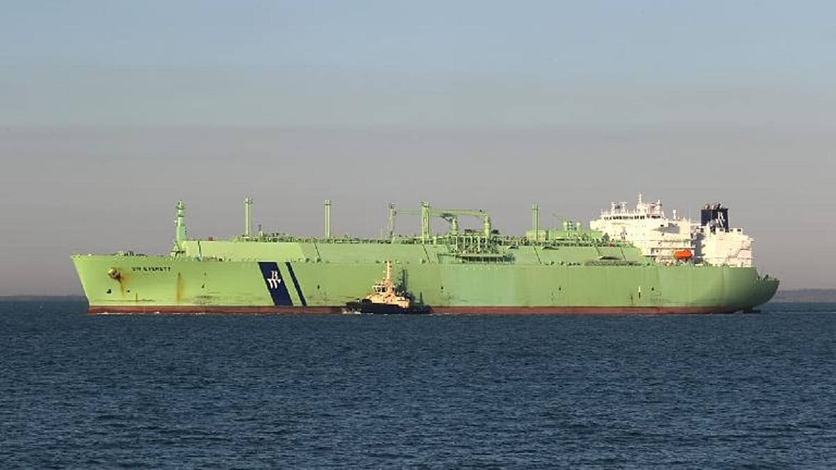Libië sleept de beschadigde Russische LNG-tanker Arctic Metagaz naar de westkust