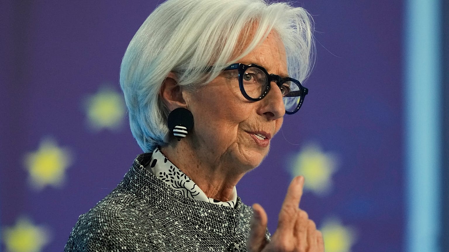 EZB-Präsidentin Christine Lagarde spricht auf einer Pressekonferenz nach der Ratssitzung der Europäischen Zentralbank in Frankfurt zu Medienvertretern. 19. März 2026