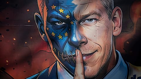 Magyar Pétert kétarcúként bemutató választási plakát Budapesten