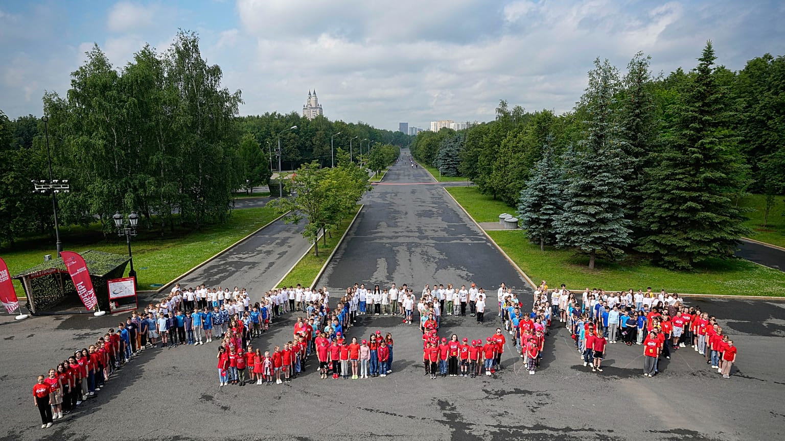 About 400 children from the city club "Summer of Victories" line up to compose the word "Russia" Russia at the World War II Museum in Moscow, Russia, June 12, 2024