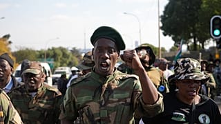 Afrique du Sud : des anti-immigrés manifestent contre l’accès des étrangers aux soins