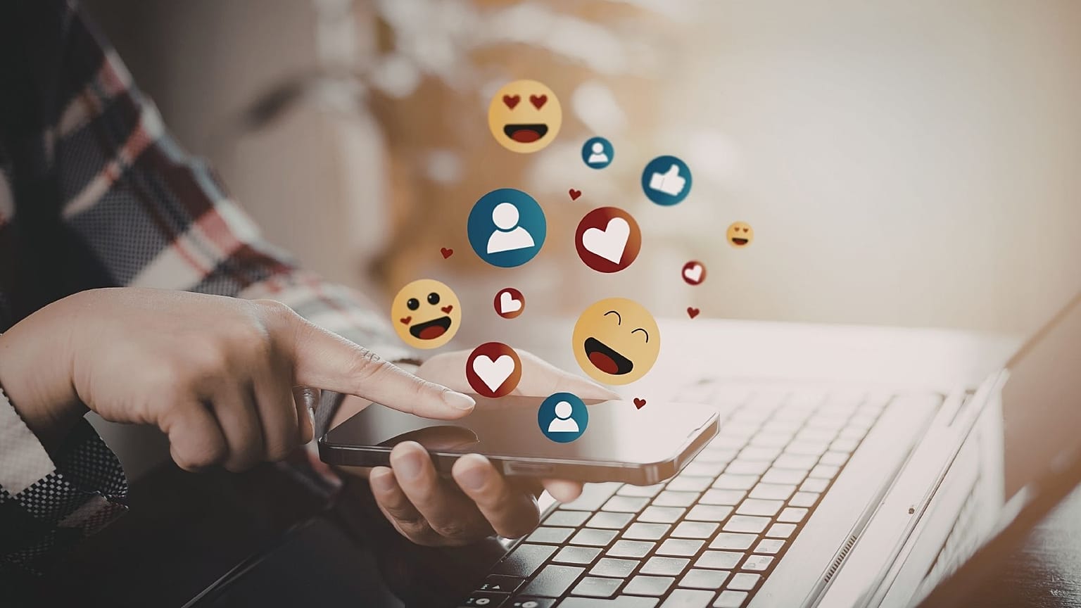 التفاعل على وسائل التواصل الاجتماعي