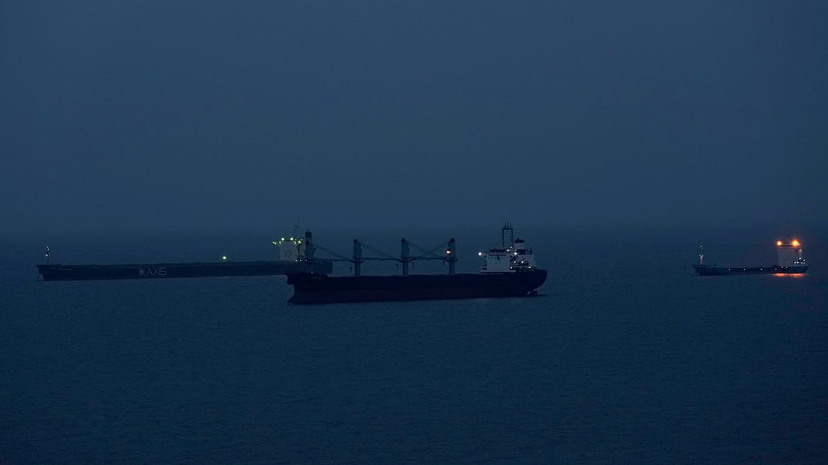 Türk gemisine İstanbul'a ramak kala çifte saldırı: İHA ve İDA ile vuruldu