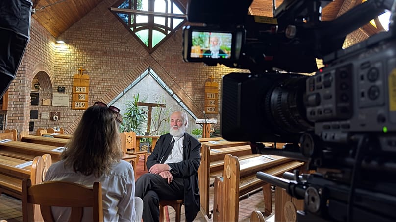 Iványi Gábor lelkész interjút ad a Megbékélés Háza templomban - 2026. március 8.