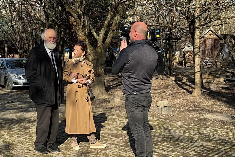 Stábunk Iványi Gáborral a Megbékélés Házánál 2026. március 8-án