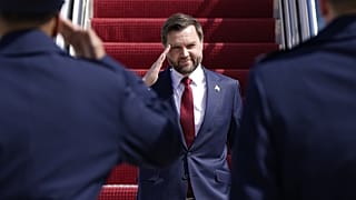 Az alelnök tiszteleg.