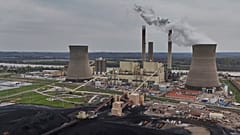 Das Kohlekraftwerk Gen. James Gavin ist am vierzehnten April zweitausendfünfundzwanzig in Cheshire im US-Bundesstaat Ohio in Betrieb.