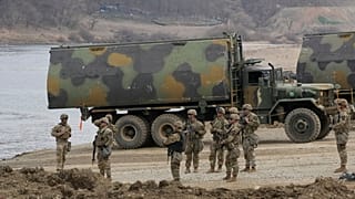 جنود من الجيش الأمريكي ضمن مناورات "فريدوم شيلد"، في يونتشون بكوريا الجنوبية، السبت 14 مارس 2026.