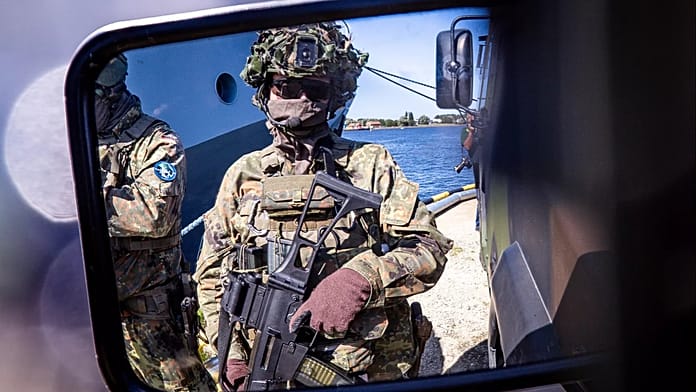 German soldier suspended after allegedly passing plans of defence purchases to lobbyist