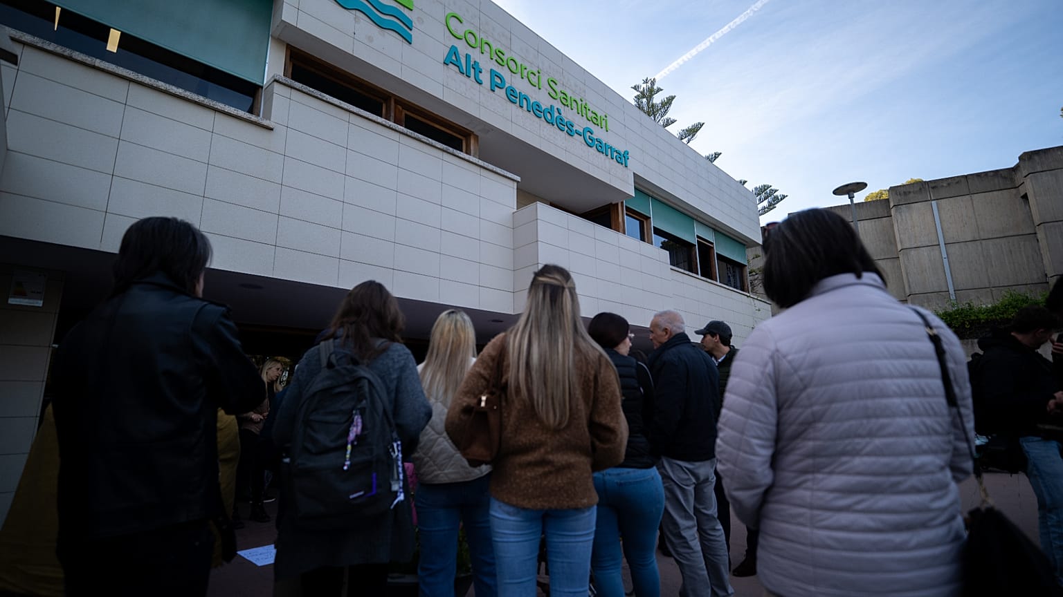Concentración en la entrada del hospital donde se ha producido la eutanasia de Noelia