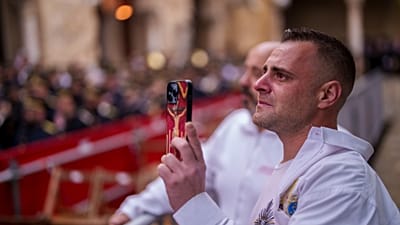 La tecnología en las procesiones. Imagen de archivo 2024