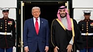 استقبل الرئيس دونالد ترامب ولي العهد السعودي الأمير محمد بن سلمان في البيت الأبيض، يوم الثلاثاء 18 نوفمبر/تشرين الثاني 2025، في واشنطن. (صورة من وكالة أسوشييتد برس/مارك شيفيلب