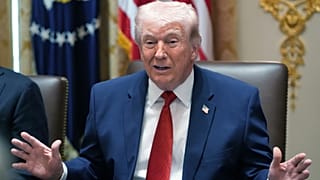 الرئيس دونالد ترامب يتحدث خلال اجتماع لمجلس الوزراء في البيت الأبيض.