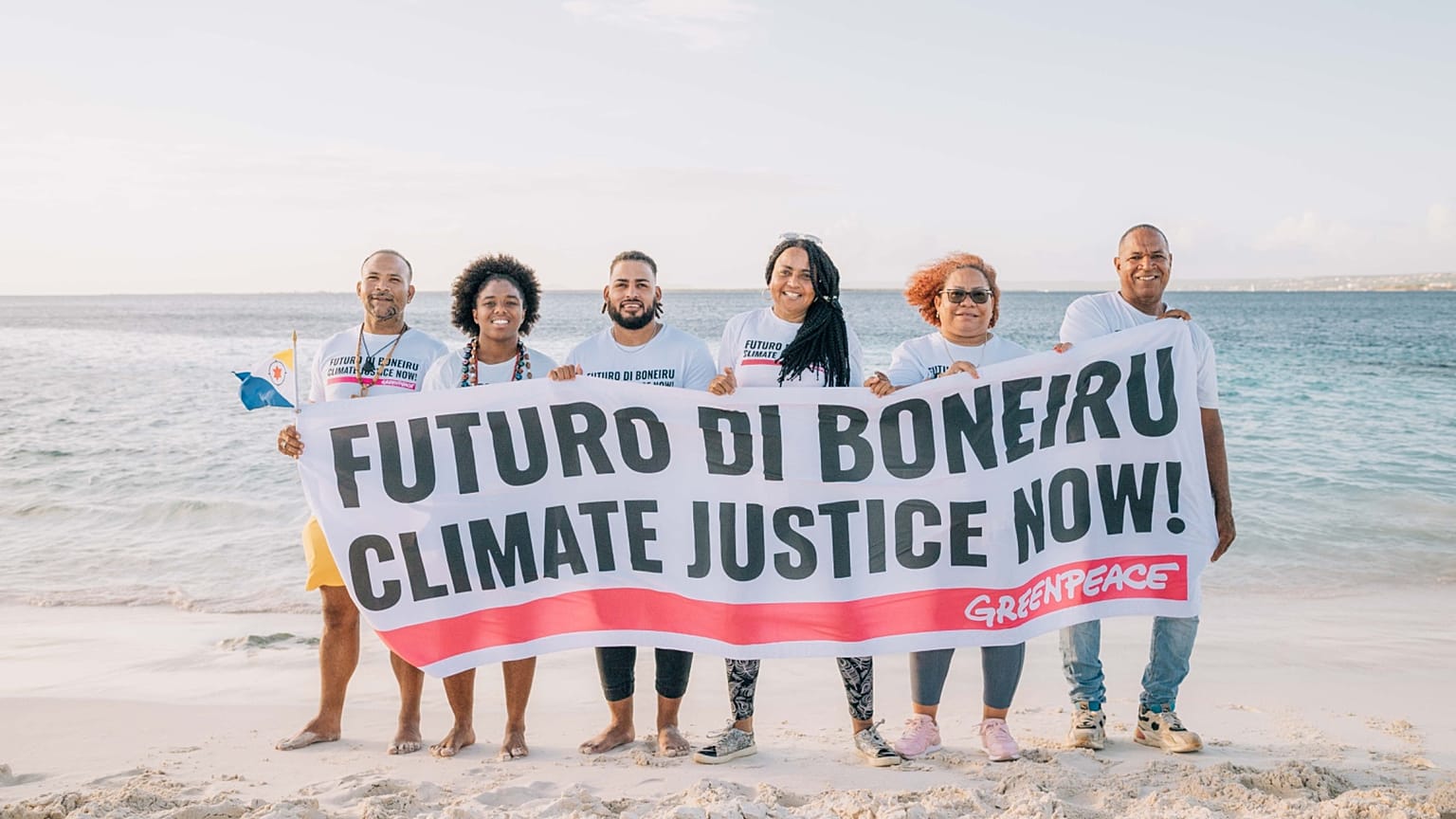 Von links nach rechts: Angelo Vrolijk, Danique Martis, Judmar Emerenciana, Jackie Bernabela, Helen Angela, Onnie Emerenciana.