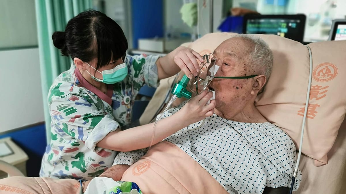 Covid e influenza, perché gli anziani sono molto più a rischio