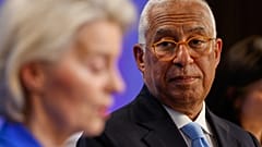 Der Präsident des Europäischen Rates, António Costa (r.), und Kommissionspräsidentin Ursula von der Leyen sprechen nach dem EU-Gipfel in Brüssel zur Presse.